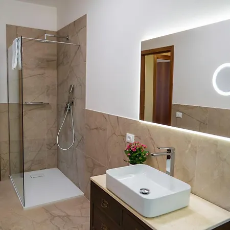 Valle 16 With Pool And Hill Views Appartement Bargni